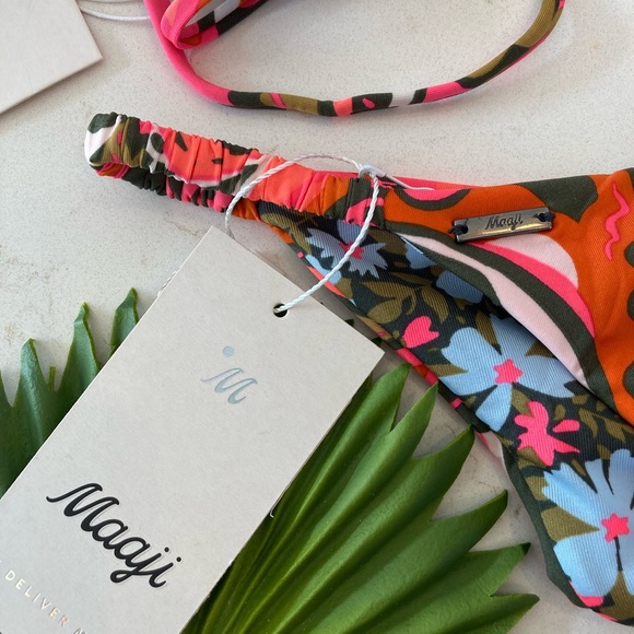 MAAJI Set - Zen String Triangle Bikini Top & Micro Crunch Cheeky Bottom - L - Picture 14 of 17